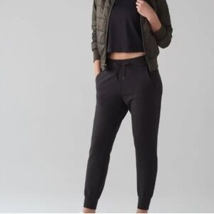 LULULEMON BLACK ON TRACK MID RISE JOGGER WITH DRAWSTRING WAISTBAND SIZE 2